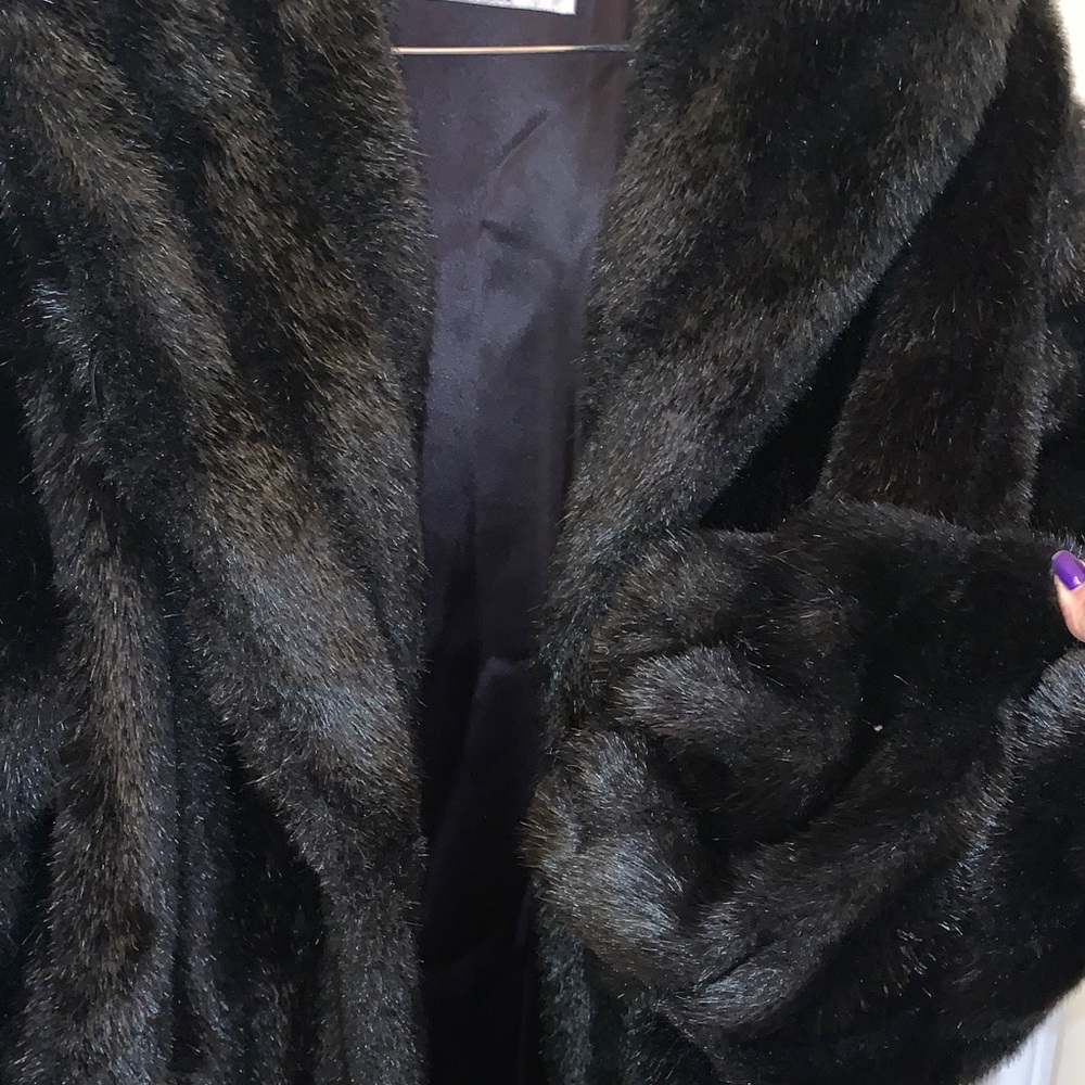 Beautiful Monterey Fashions Black Faux Fur Coat Made in USA - Picture 8 of 10